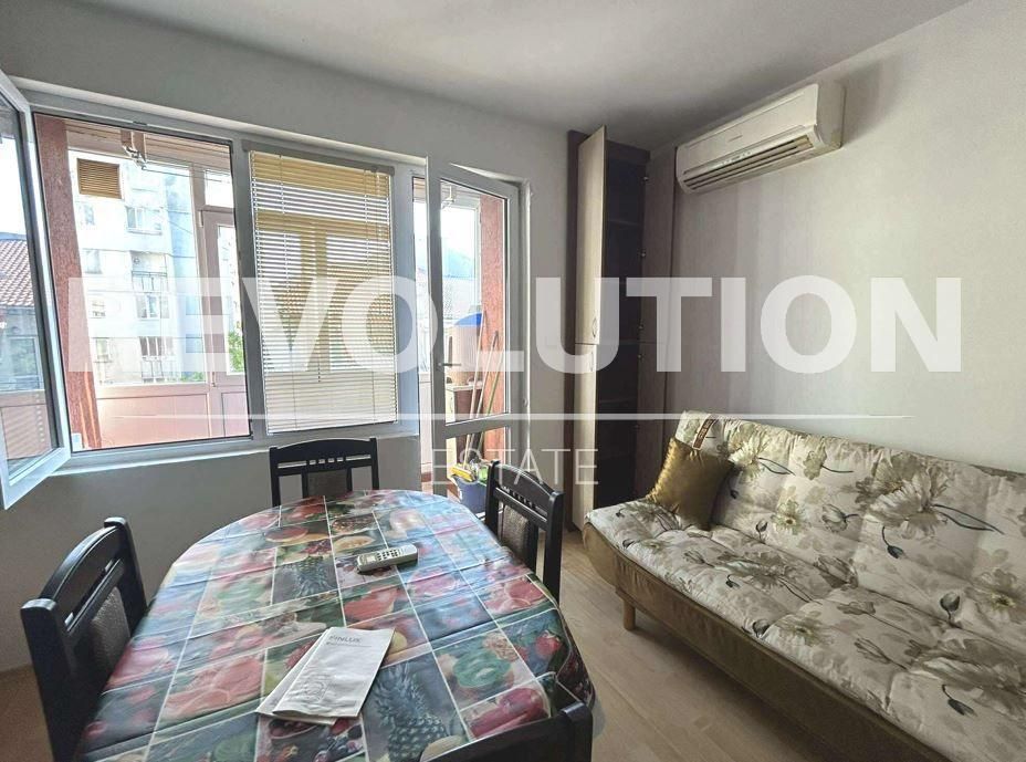 Дава се под наем Двустаен апартамент в Варна, Зимно кино Тракия - 48 кв.м за 423.81 € - Снимка #1