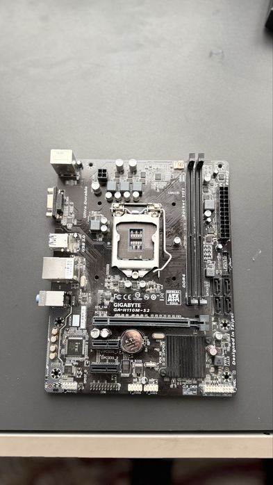 Материнская плата Gigabyte(GA-H110M-S2)  + подарок куллер.
