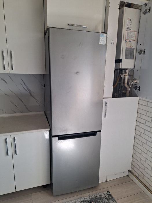 Xoladilnik Indesit
