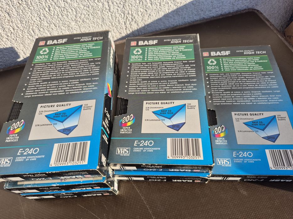 Vând lot 20 casete video VHS originale Basf, 240 minute cu filme

- 20