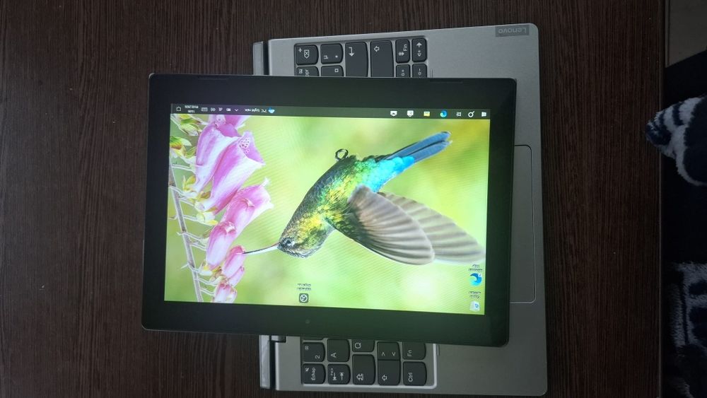 Lenovo Tableta laptop 2 in 1 pret fix