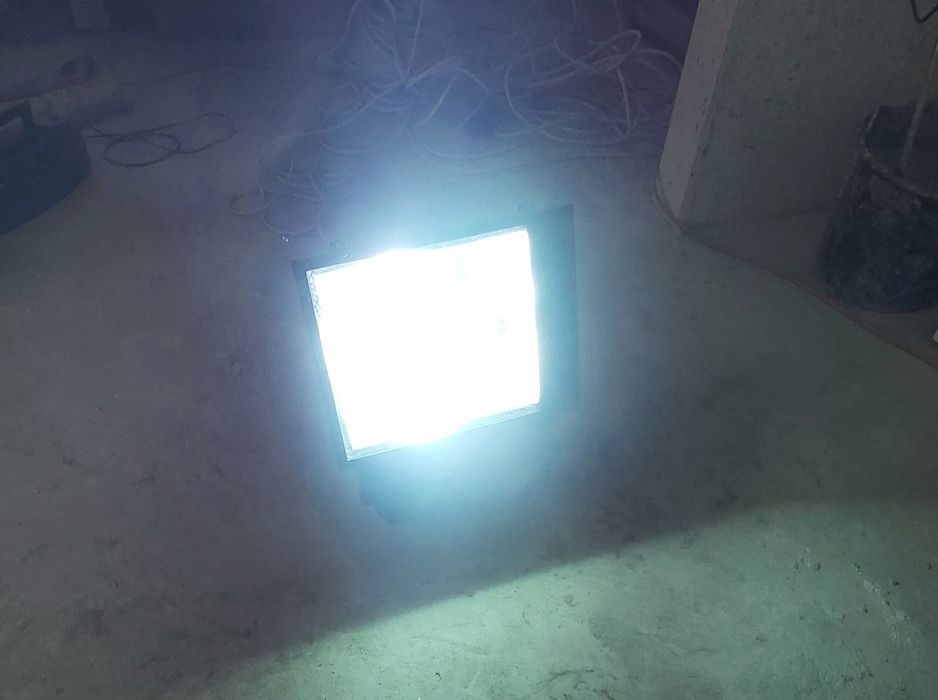 Vand proiector industrial 400 W folosit o singura noapte