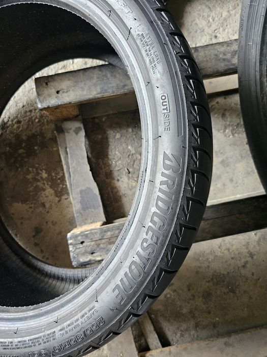 2 anvelope vara 255 35 19 Bridgestone Runflat 2022