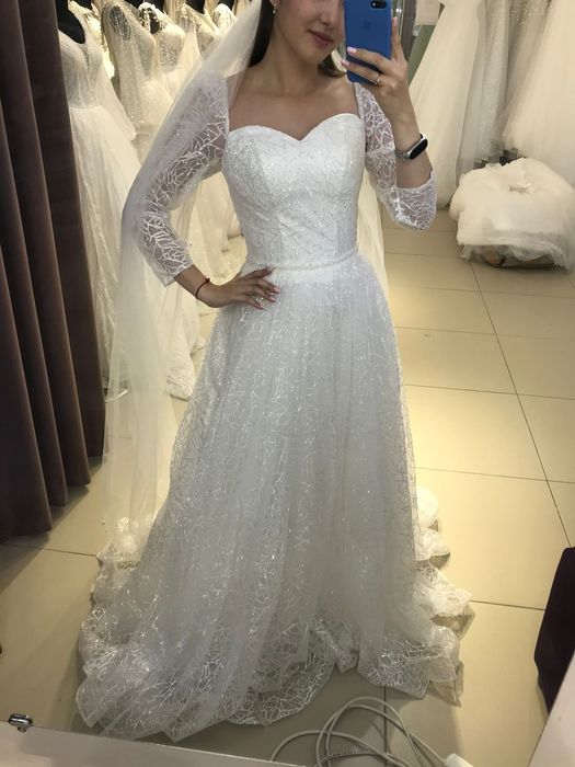 Платье  свадебное .