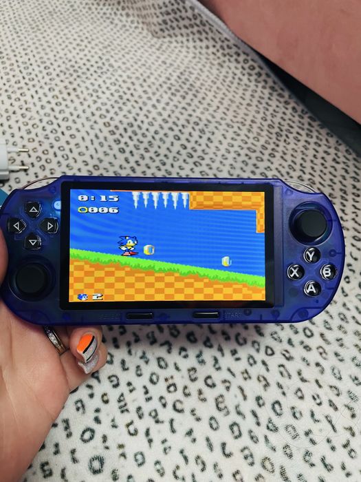 Игровая консоль