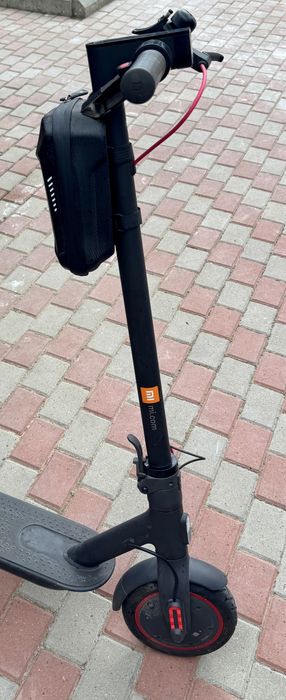 Vând trotineta electrica XIAOMI Mi PRO 2