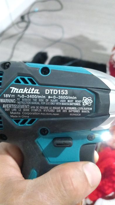 Set Makita 18V Brushless NOU - Filetantă Impact DTD153 + Bormaşină Percuție + 2 Acumulatori 4Ah + Încărcător