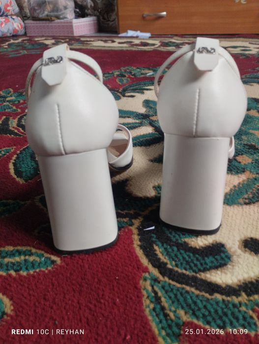 Босоножкию сатылады