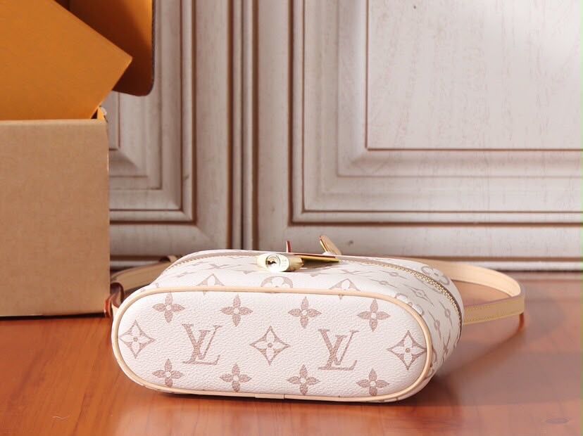 Louis Vuitton модел 2026