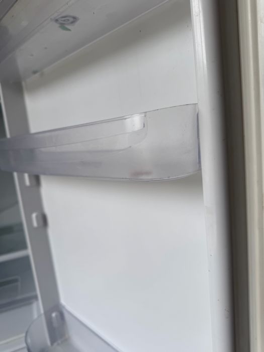 Продам холодильник индезит