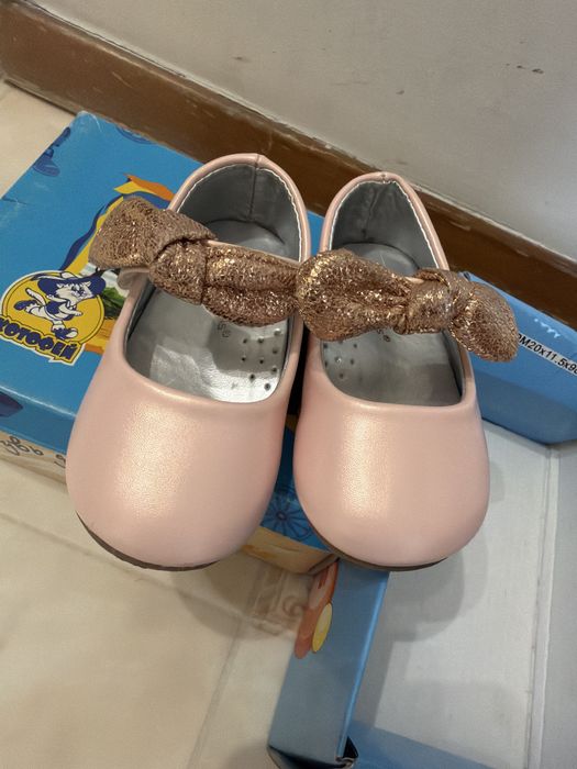 Продам детскую обувь