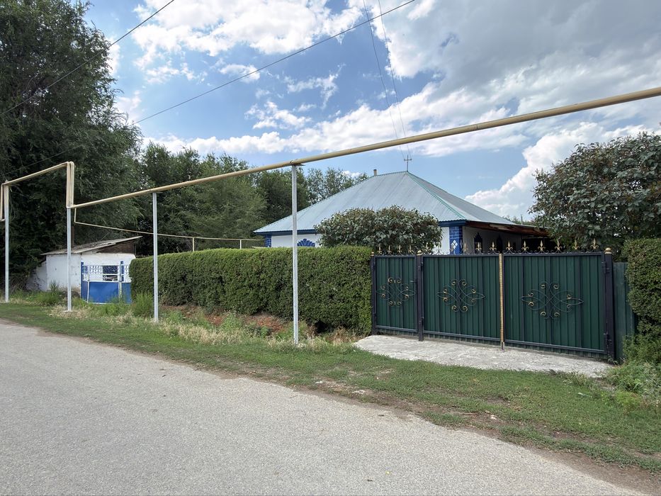 Көксу ауданы Жамбыл ауылының ғарышкер көшесінің бойындағы үй сатылады.