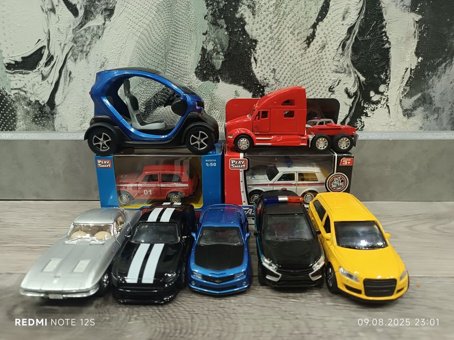 Продам масштабные модели машинок.