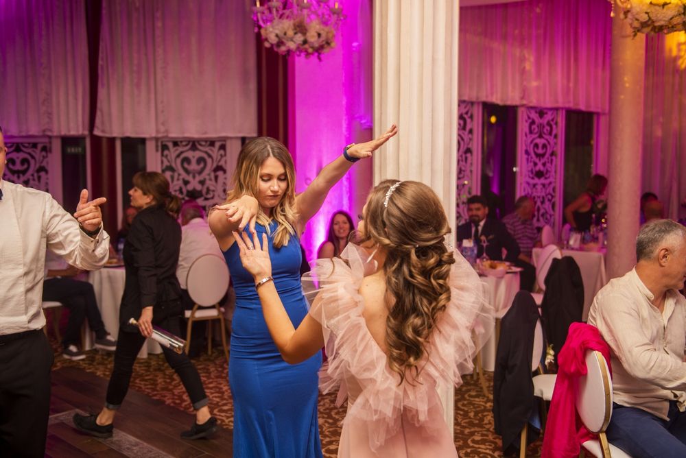 Абитуриентска или шаферска рокля