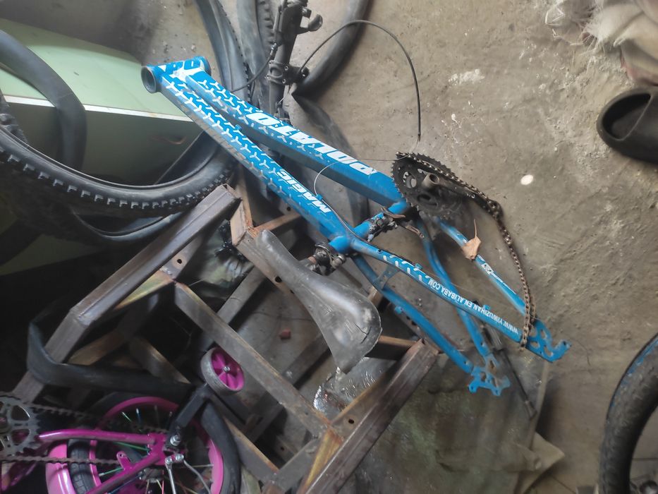 продам две рамы велосипеда