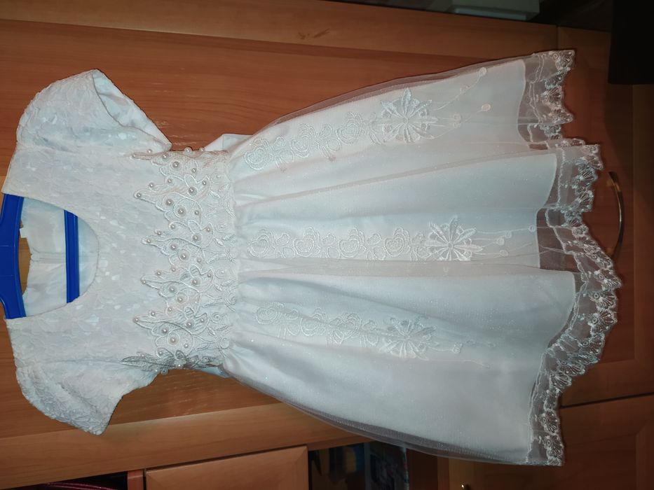 Нарядные новые платья для девочки