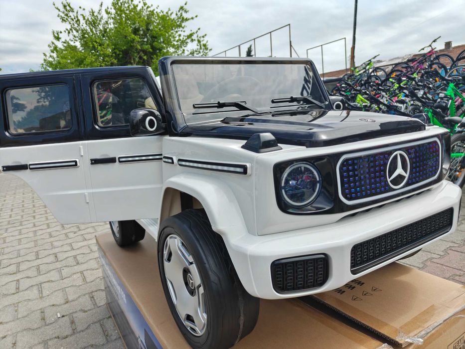 MERCEDES Акумулаторен джип EQG бял