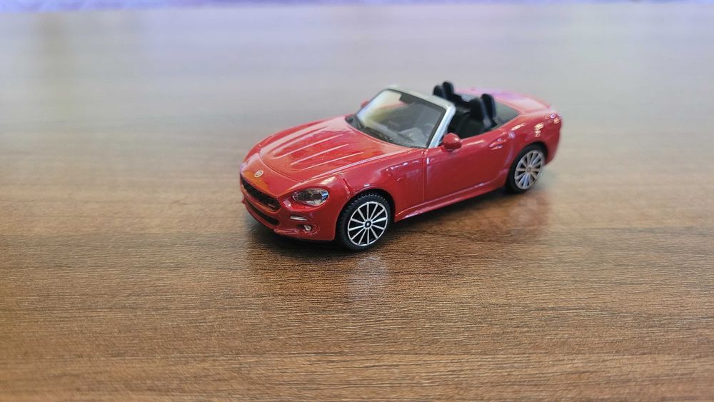 Macheta auto 1/43 Fiat 124 Spider de la Bburago