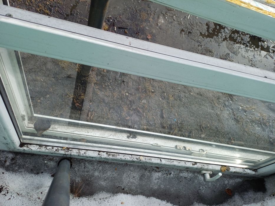 Продам пластиковую дверь