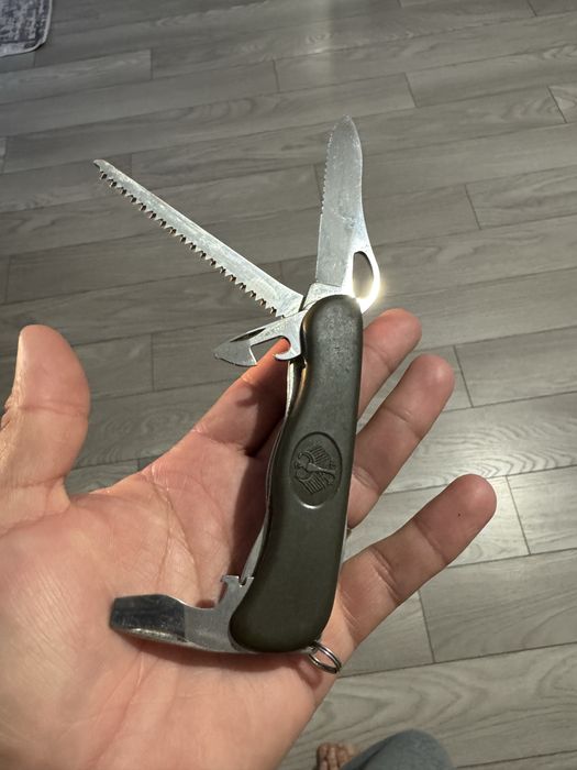 Briceag victorinox miltar