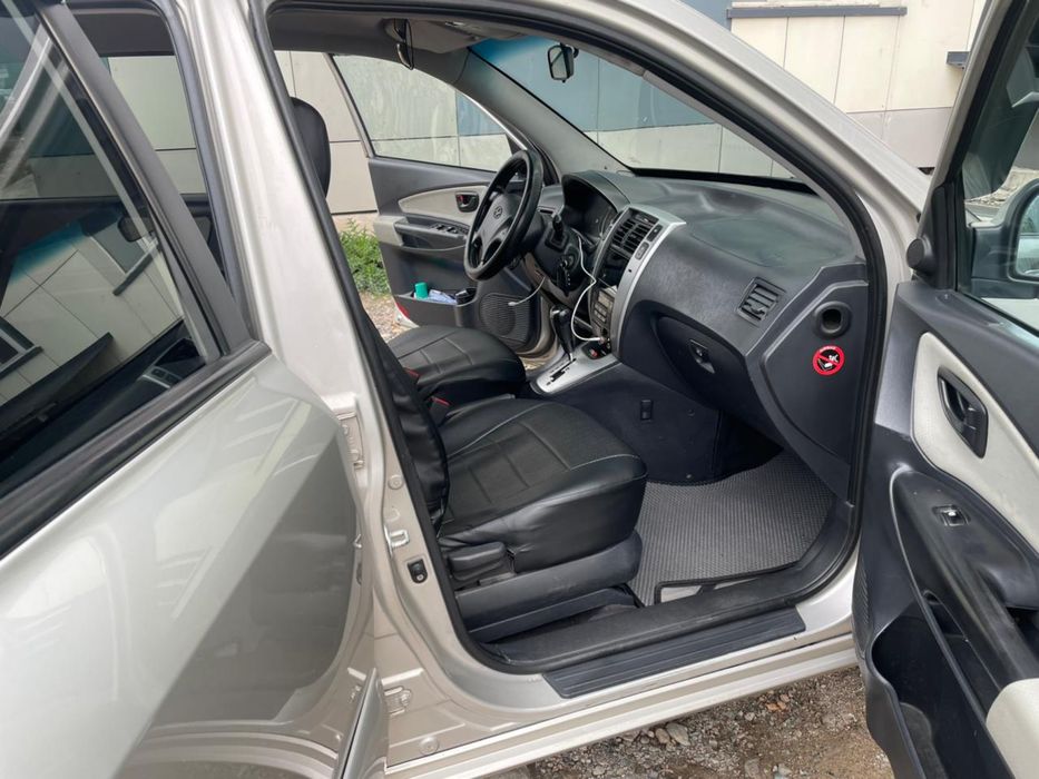 Автомобиль Hyundai tucson 2009