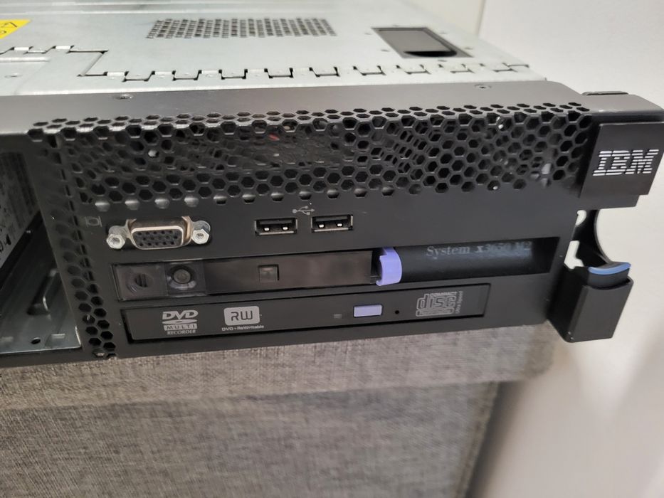 IBM System x3650 M2 server 7947-76g Intel Xeon 5550 10xHDD 146Gb SAS