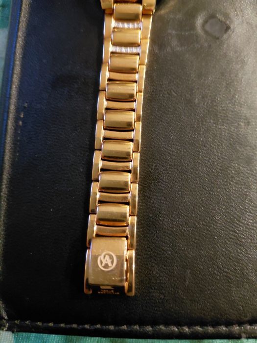 Нов ориг.дамски аналогов  часовник "Accurist signature""