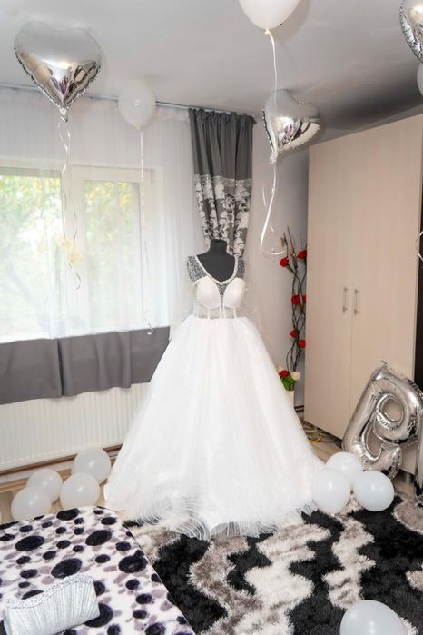 Inchiriez manechine mire și mireasă