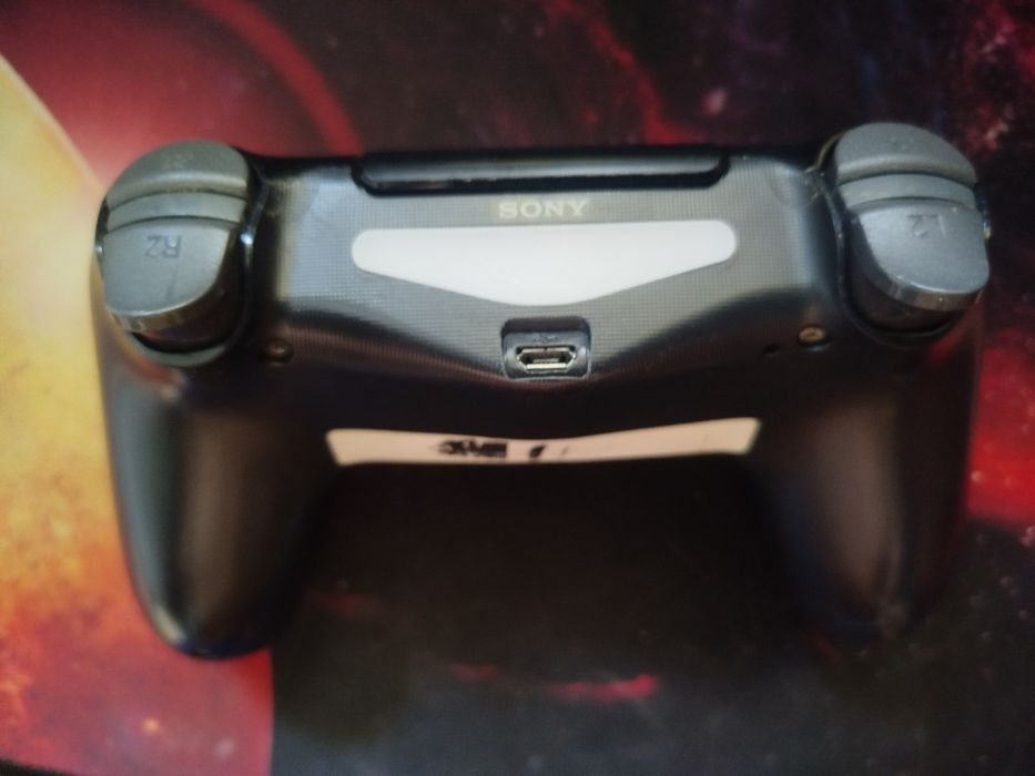 Vând controller de PS 4, original