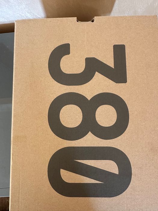 Маратонки adidas Yeezy boost 380