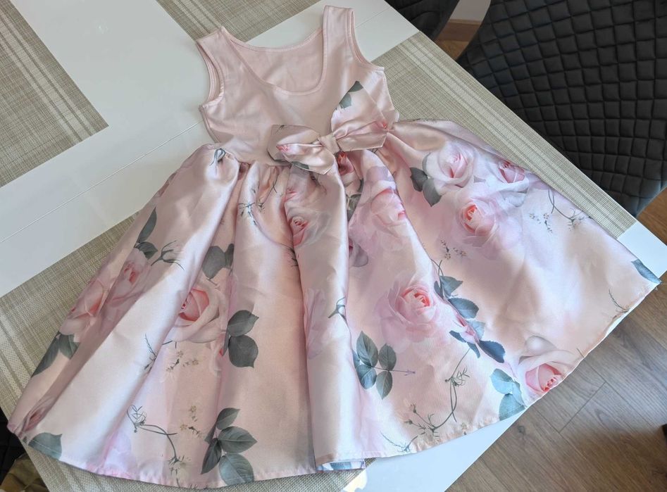 Рокля за момиченце H&M 122/128