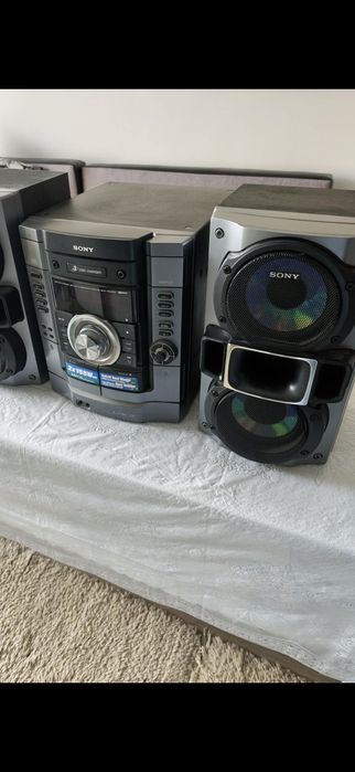 Аудио система  Сони  CD,AUX,RADIO