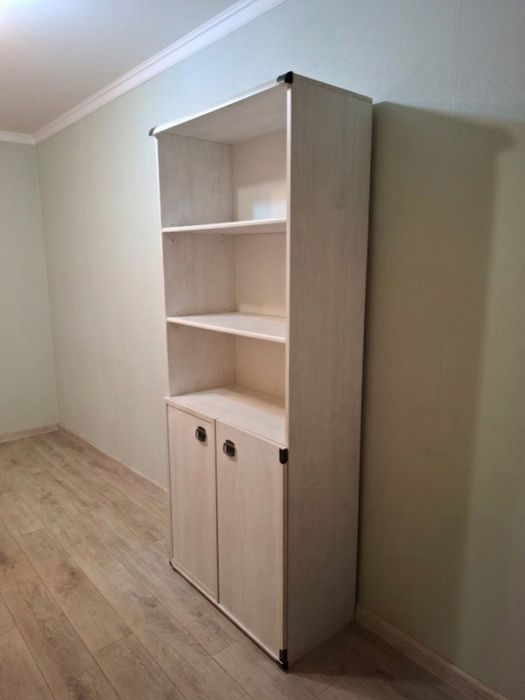 Продам книжный шкаф