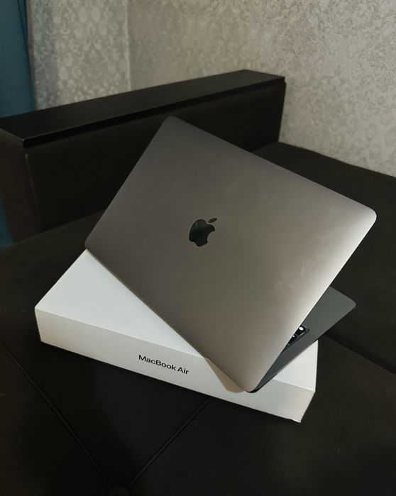 MacBook M1 2020 год