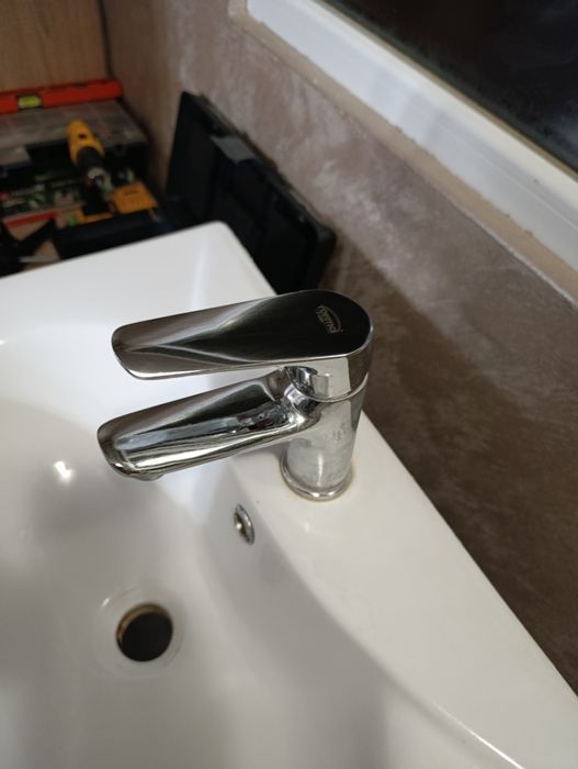 Спешно продавам,за мебели За баня мивка и шкаф