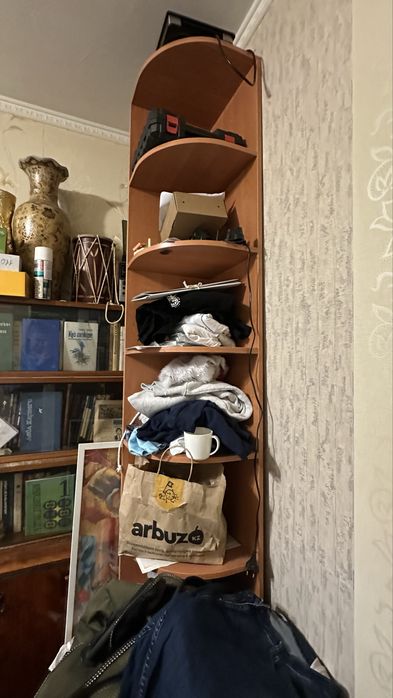 Отдам угловой шкаф