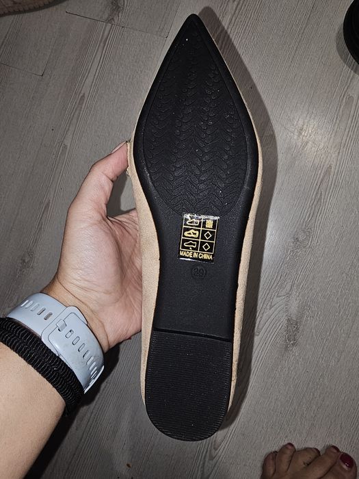 Pantofi moccasini eleganți NOI crem pal cu perle – măr 38 (afișat 39)