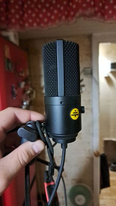 Продам микрофон fifinek669b
