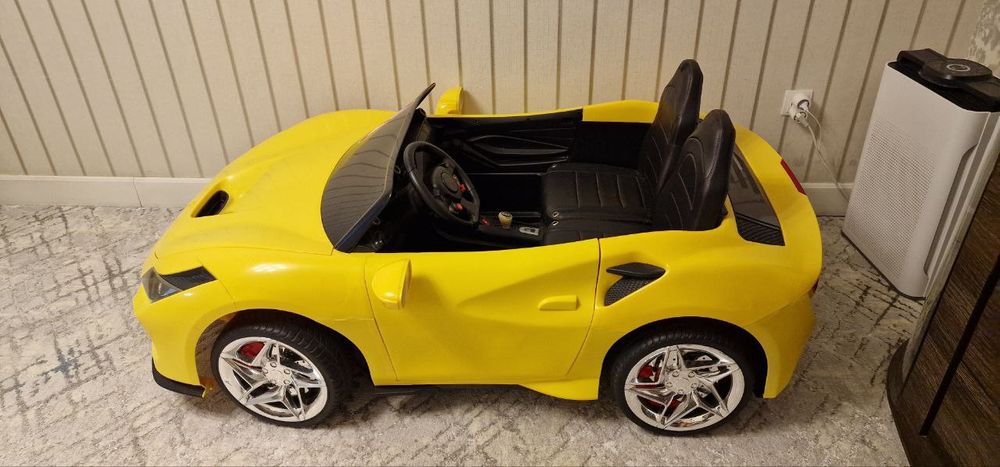 Продам детскую машину.