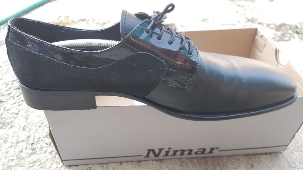 Vand pereche de pantofi barbatesti