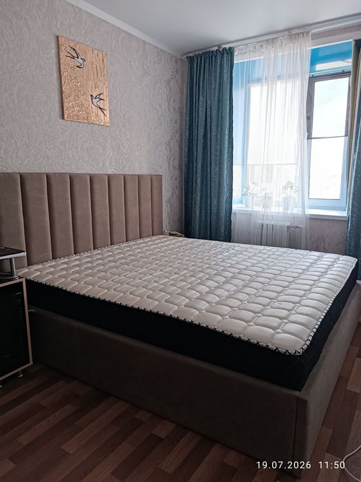 Продам двуспальную ортопедическую кровать 180×200 с матрасом