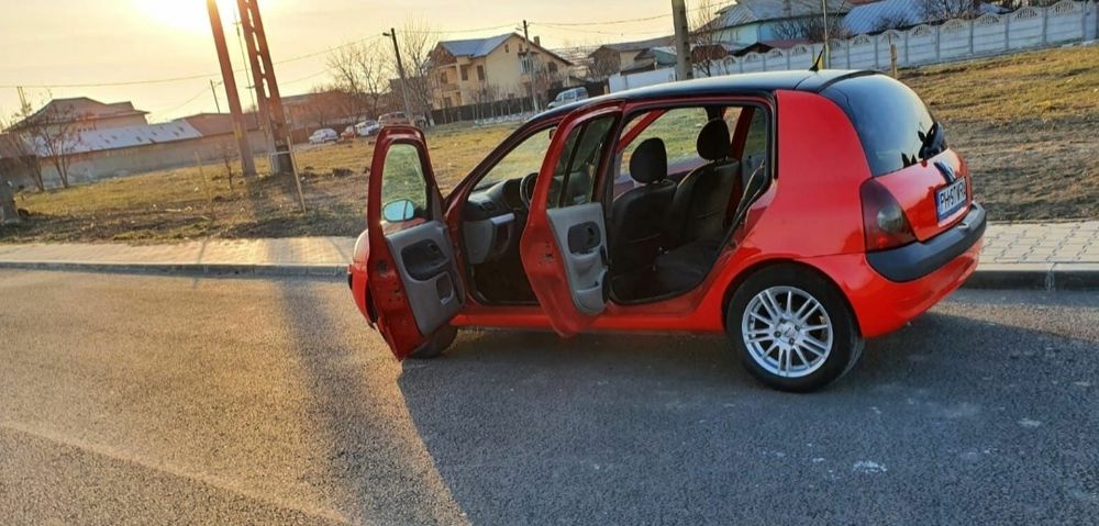 Vand clio 2 colantata total!