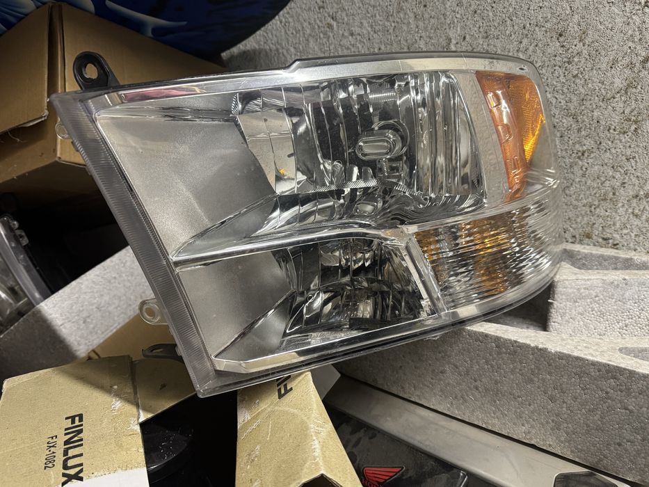 Фарове ДОДЖ Рам 1500