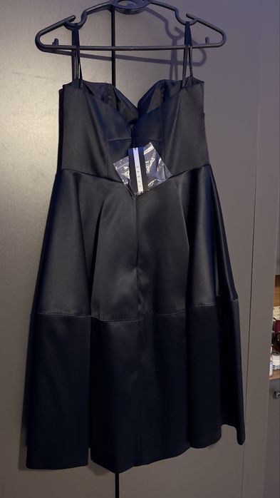 Официална рокля, става и за бална рокля