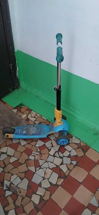 Продам самокат детский этрехколесный