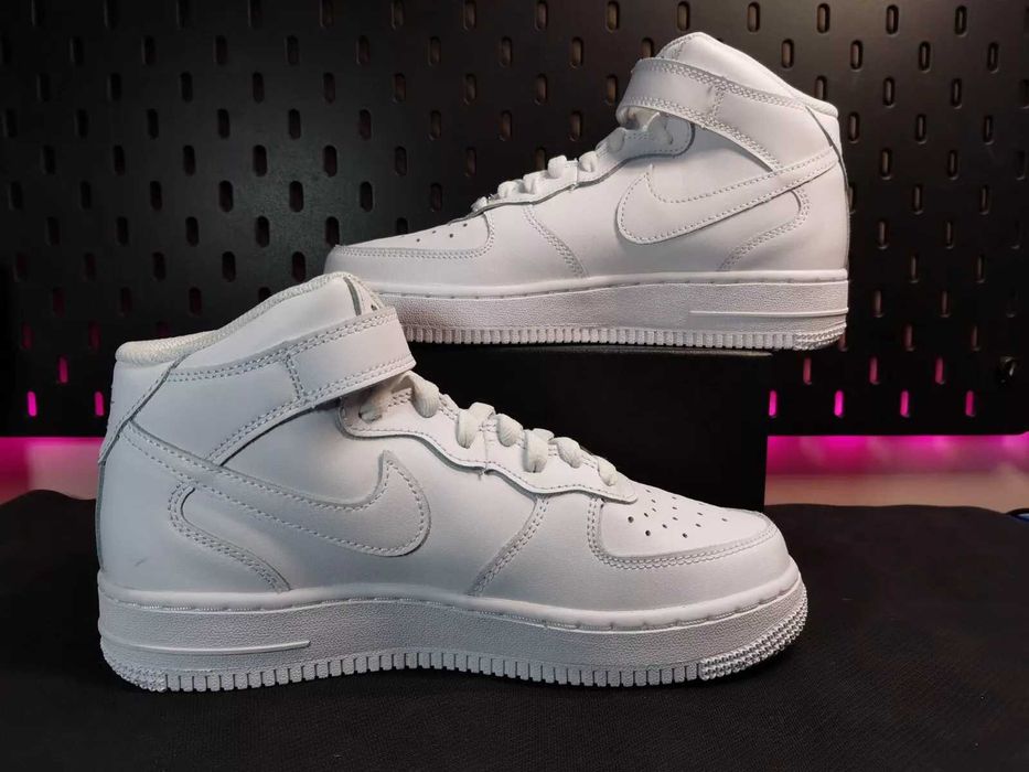 Air Force 1 Mid Triple White Nike Adidasi Sneakers