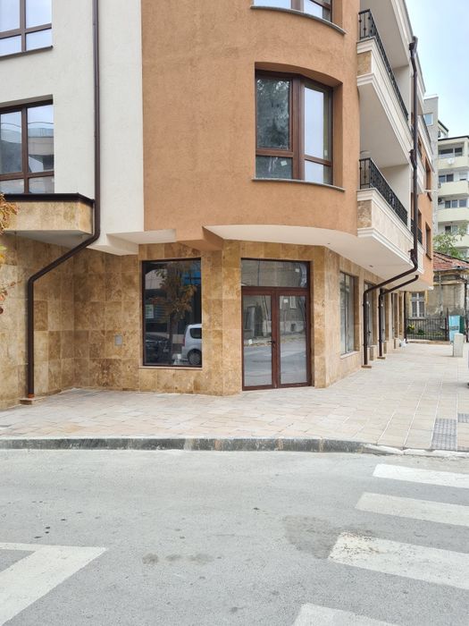 Дава се под наем Офис в Русе, Център - 85 кв.м за 1200 € - Снимка #1