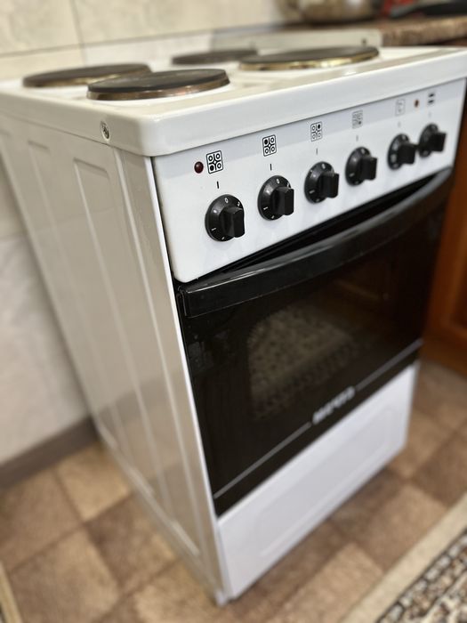 Продам кухонную электро плиту