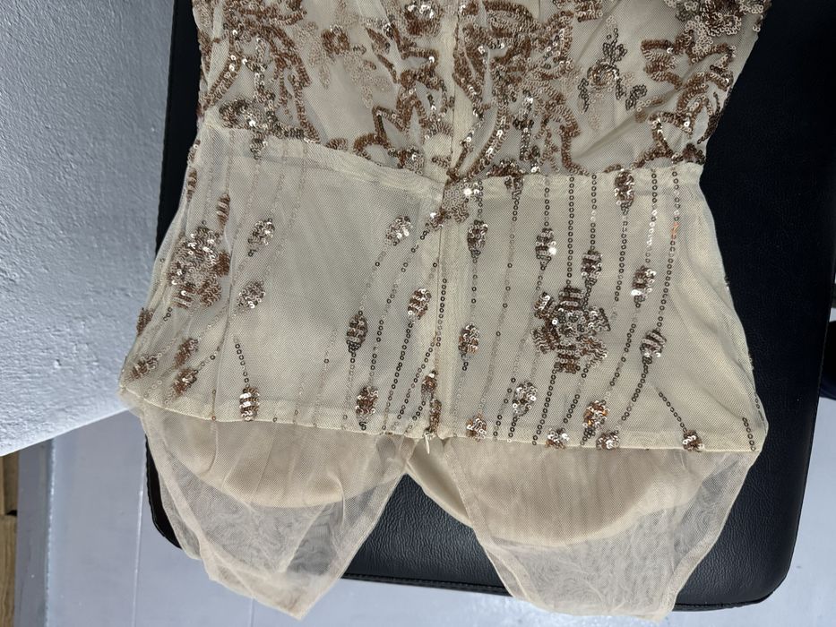 Vand rochita cu paiete si plasa