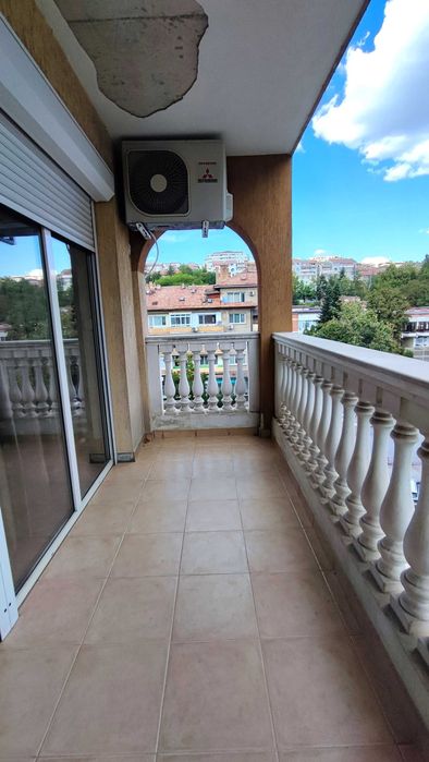 Многостаен апартамент на бул. "България", гр. Велико Търново